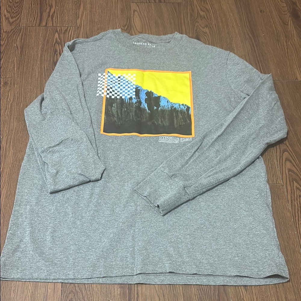 American Eagle Outfitters Gray Long Sleeve Tee with Graphic Design